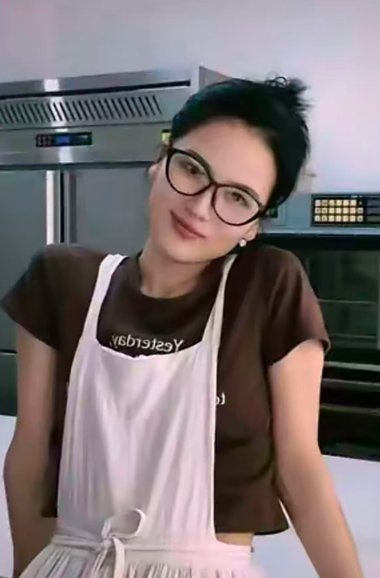 开云在线-大瓜！美艳老板娘出轨18岁暑假工，聊天记录炸裂，称男生是永动机